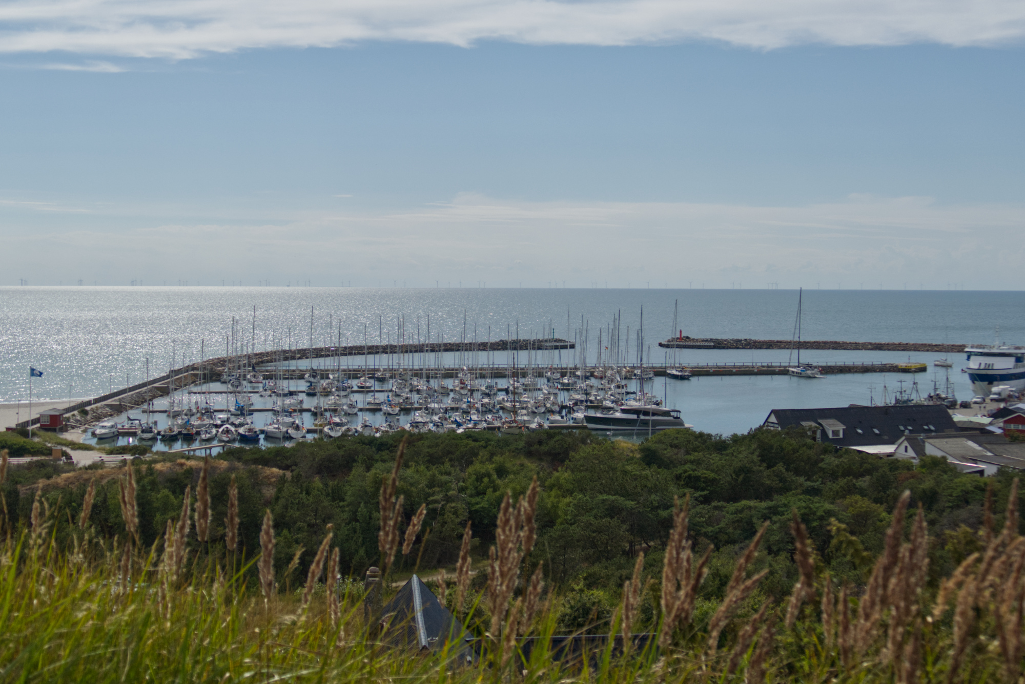 Blick über den Hafen von Anholt