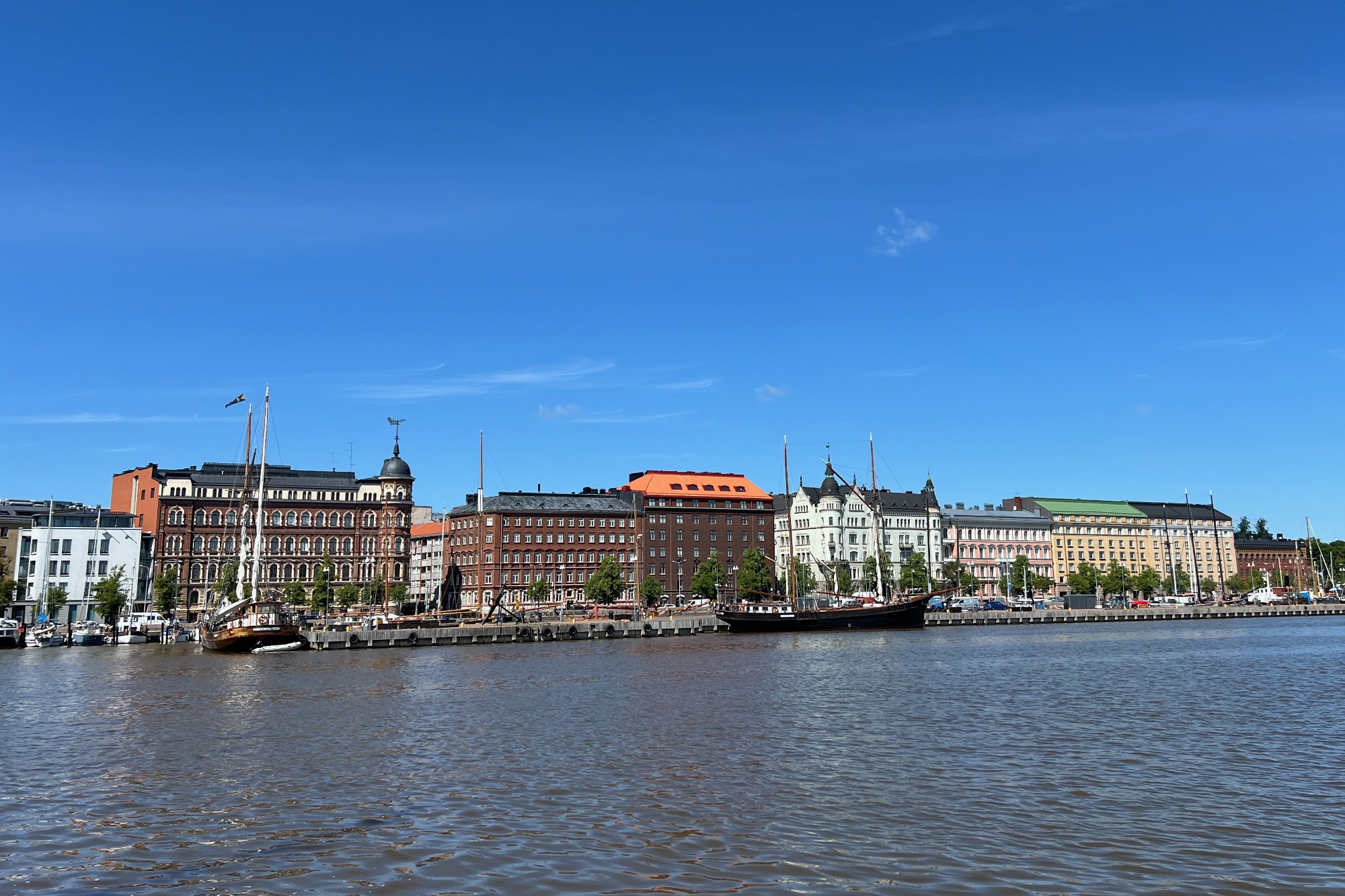 Häuserzeile am Nordhafen von Helsinki